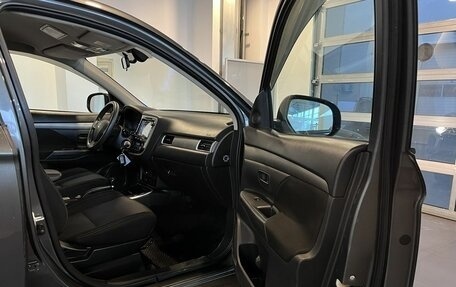 Mitsubishi Outlander III рестайлинг 3, 2017 год, 1 810 000 рублей, 24 фотография