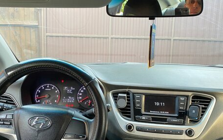 Hyundai Solaris II рестайлинг, 2017 год, 660 000 рублей, 10 фотография