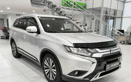 Mitsubishi Outlander III рестайлинг 3, 2021 год, 2 372 000 рублей, 5 фотография
