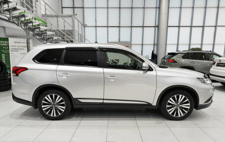 Mitsubishi Outlander III рестайлинг 3, 2021 год, 2 372 000 рублей, 8 фотография