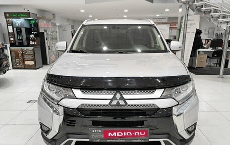 Mitsubishi Outlander III рестайлинг 3, 2021 год, 2 372 000 рублей, 3 фотография