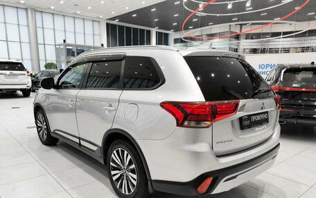Mitsubishi Outlander III рестайлинг 3, 2021 год, 2 372 000 рублей, 11 фотография