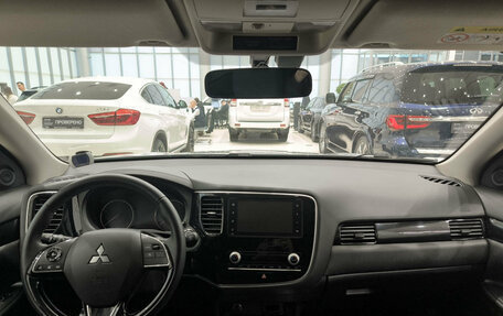 Mitsubishi Outlander III рестайлинг 3, 2021 год, 2 372 000 рублей, 18 фотография