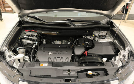 Mitsubishi Outlander III рестайлинг 3, 2021 год, 2 372 000 рублей, 13 фотография