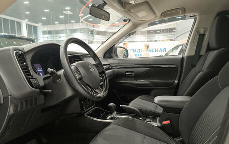 Mitsubishi Outlander III рестайлинг 3, 2021 год, 2 372 000 рублей, 20 фотография