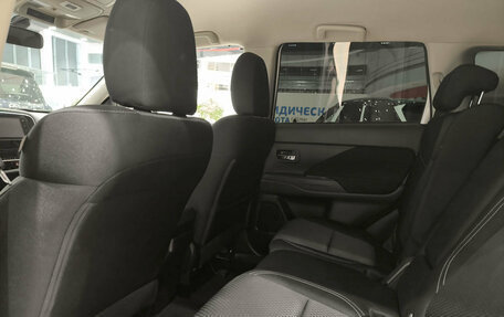 Mitsubishi Outlander III рестайлинг 3, 2021 год, 2 372 000 рублей, 16 фотография