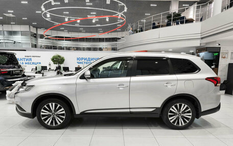 Mitsubishi Outlander III рестайлинг 3, 2021 год, 2 372 000 рублей, 12 фотография