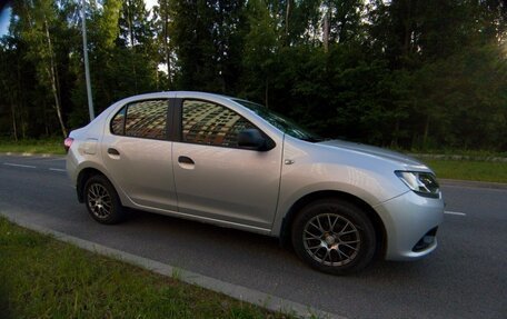 Renault Logan II, 2017 год, 850 000 рублей, 5 фотография