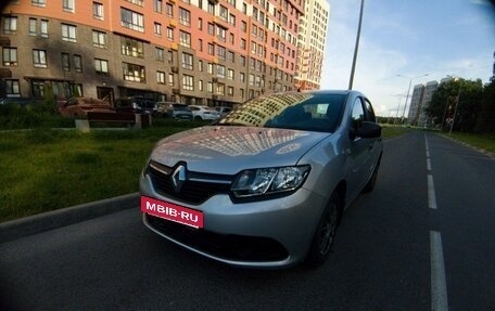Renault Logan II, 2017 год, 850 000 рублей, 7 фотография