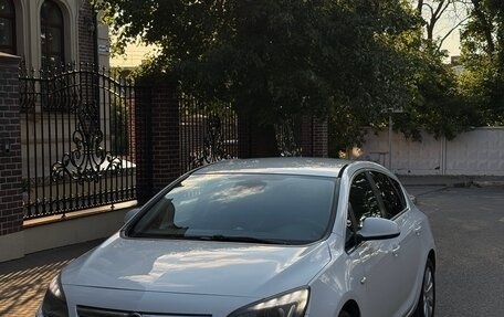 Opel Astra J, 2012 год, 600 000 рублей, 1 фотография