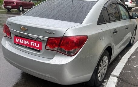 Chevrolet Cruze II, 2010 год, 820 000 рублей, 3 фотография