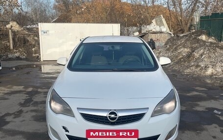 Opel Astra J, 2011 год, 419 000 рублей, 2 фотография