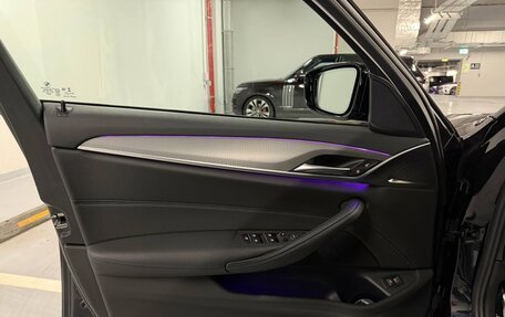 BMW 5 серия, 2018 год, 3 890 000 рублей, 21 фотография