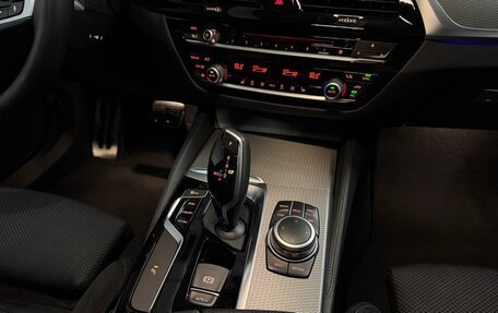 BMW 5 серия, 2018 год, 3 890 000 рублей, 28 фотография