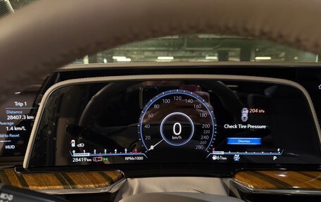 Cadillac Escalade V, 2022 год, 10 900 000 рублей, 7 фотография