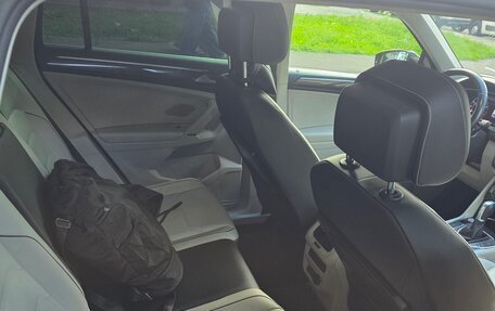 Volkswagen Tiguan II, 2017 год, 3 200 000 рублей, 3 фотография