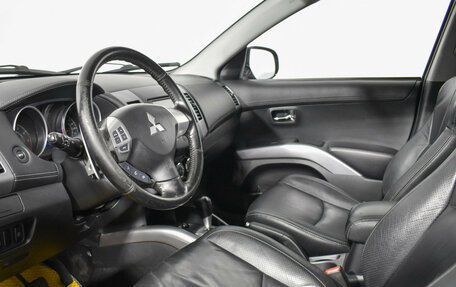 Mitsubishi Outlander III рестайлинг 3, 2011 год, 1 690 000 рублей, 10 фотография