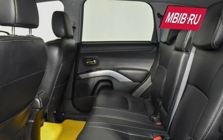 Mitsubishi Outlander III рестайлинг 3, 2011 год, 1 690 000 рублей, 13 фотография