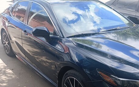 Toyota Camry, 2021 год, 1 700 000 рублей, 1 фотография