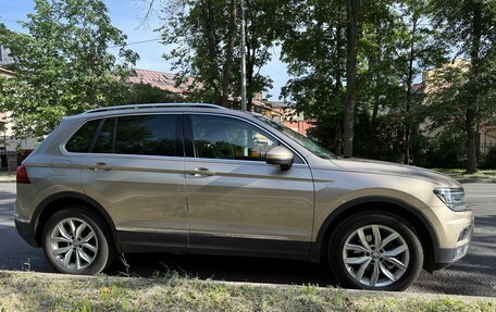 Volkswagen Tiguan II, 2017 год, 2 600 000 рублей, 3 фотография