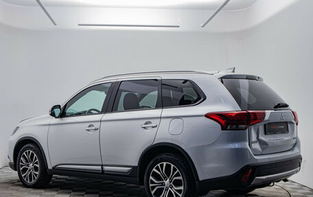 Mitsubishi Outlander III рестайлинг 3, 2018 год, 1 450 000 рублей, 3 фотография