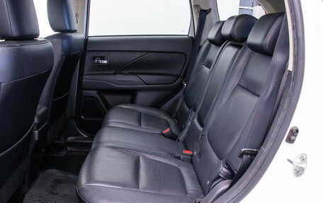 Mitsubishi Outlander III рестайлинг 3, 2018 год, 1 450 000 рублей, 12 фотография