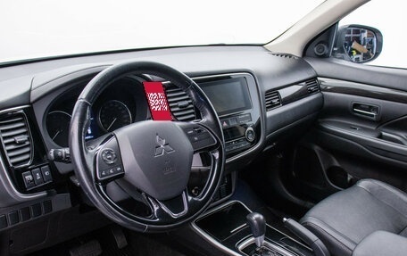 Mitsubishi Outlander III рестайлинг 3, 2018 год, 1 450 000 рублей, 10 фотография