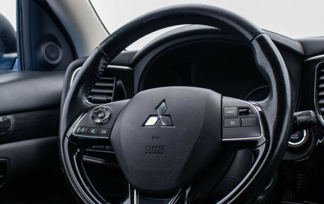 Mitsubishi Outlander III рестайлинг 3, 2018 год, 1 450 000 рублей, 16 фотография