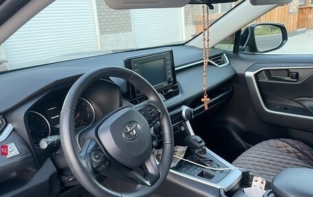 Toyota RAV4, 2020 год, 2 890 000 рублей, 6 фотография