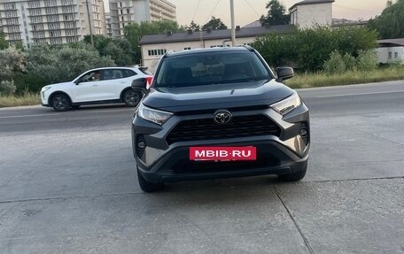 Toyota RAV4, 2020 год, 2 890 000 рублей, 2 фотография