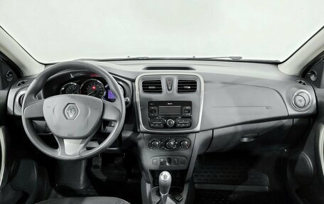 Renault Logan II, 2017 год, 750 000 рублей, 5 фотография