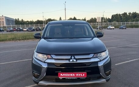 Mitsubishi Outlander III рестайлинг 3, 2015 год, 1 550 000 рублей, 1 фотография