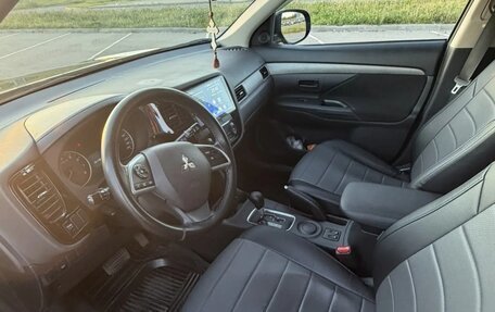 Mitsubishi Outlander III рестайлинг 3, 2015 год, 1 550 000 рублей, 5 фотография