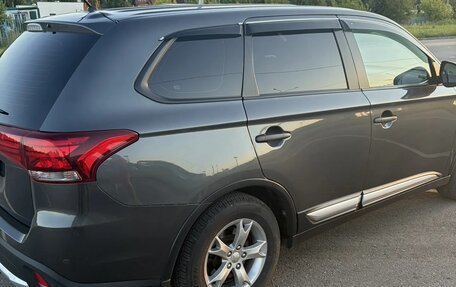 Mitsubishi Outlander III рестайлинг 3, 2015 год, 1 550 000 рублей, 4 фотография