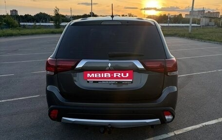 Mitsubishi Outlander III рестайлинг 3, 2015 год, 1 550 000 рублей, 2 фотография