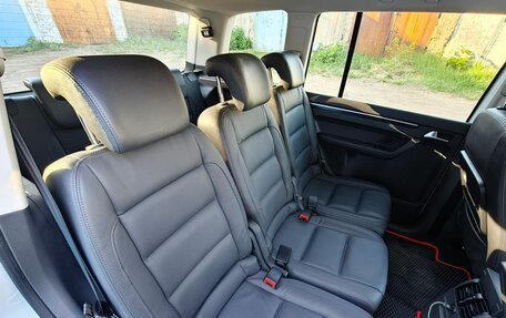 Volkswagen Touran III, 2015 год, 1 240 000 рублей, 16 фотография