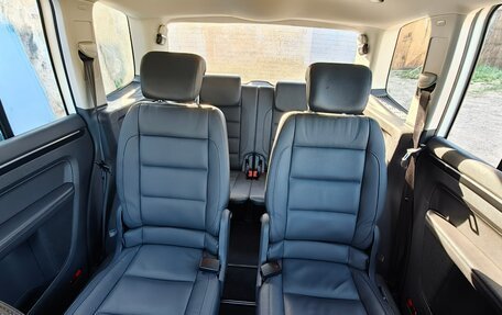 Volkswagen Touran III, 2015 год, 1 240 000 рублей, 13 фотография