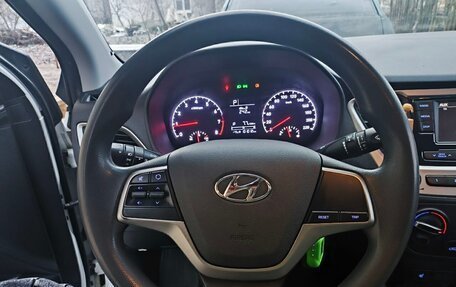 Hyundai Solaris II рестайлинг, 2017 год, 1 300 000 рублей, 8 фотография