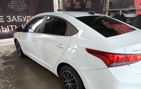 Hyundai Solaris II рестайлинг, 2017 год, 1 300 000 рублей, 2 фотография