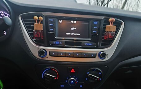 Hyundai Solaris II рестайлинг, 2017 год, 1 300 000 рублей, 4 фотография