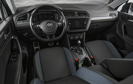Volkswagen Tiguan II, 2019 год, 2 300 000 рублей, 14 фотография