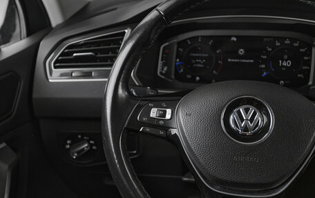Volkswagen Tiguan II, 2019 год, 2 300 000 рублей, 17 фотография