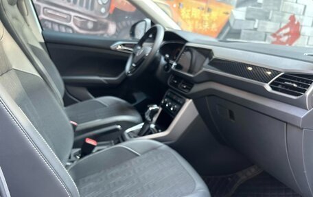 Volkswagen T-Cross I, 2023 год, 1 573 000 рублей, 9 фотография