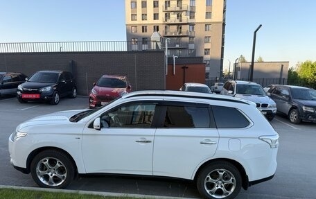Mitsubishi Outlander III рестайлинг 3, 2013 год, 1 575 000 рублей, 3 фотография