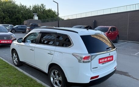 Mitsubishi Outlander III рестайлинг 3, 2013 год, 1 575 000 рублей, 4 фотография
