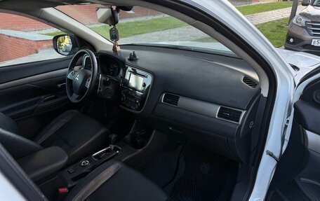 Mitsubishi Outlander III рестайлинг 3, 2013 год, 1 575 000 рублей, 9 фотография