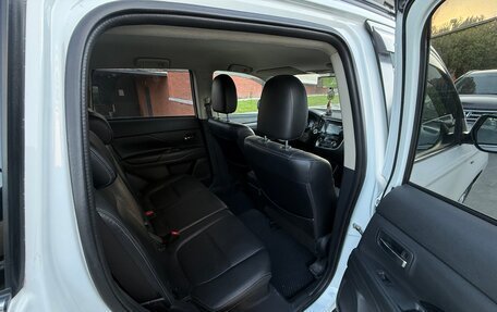 Mitsubishi Outlander III рестайлинг 3, 2013 год, 1 575 000 рублей, 11 фотография