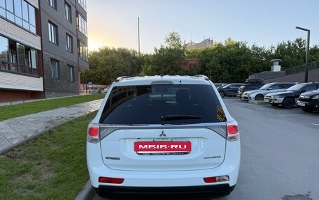 Mitsubishi Outlander III рестайлинг 3, 2013 год, 1 575 000 рублей, 5 фотография
