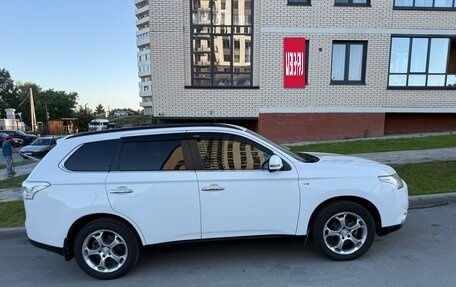 Mitsubishi Outlander III рестайлинг 3, 2013 год, 1 575 000 рублей, 7 фотография