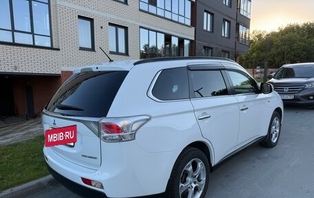 Mitsubishi Outlander III рестайлинг 3, 2013 год, 1 575 000 рублей, 6 фотография